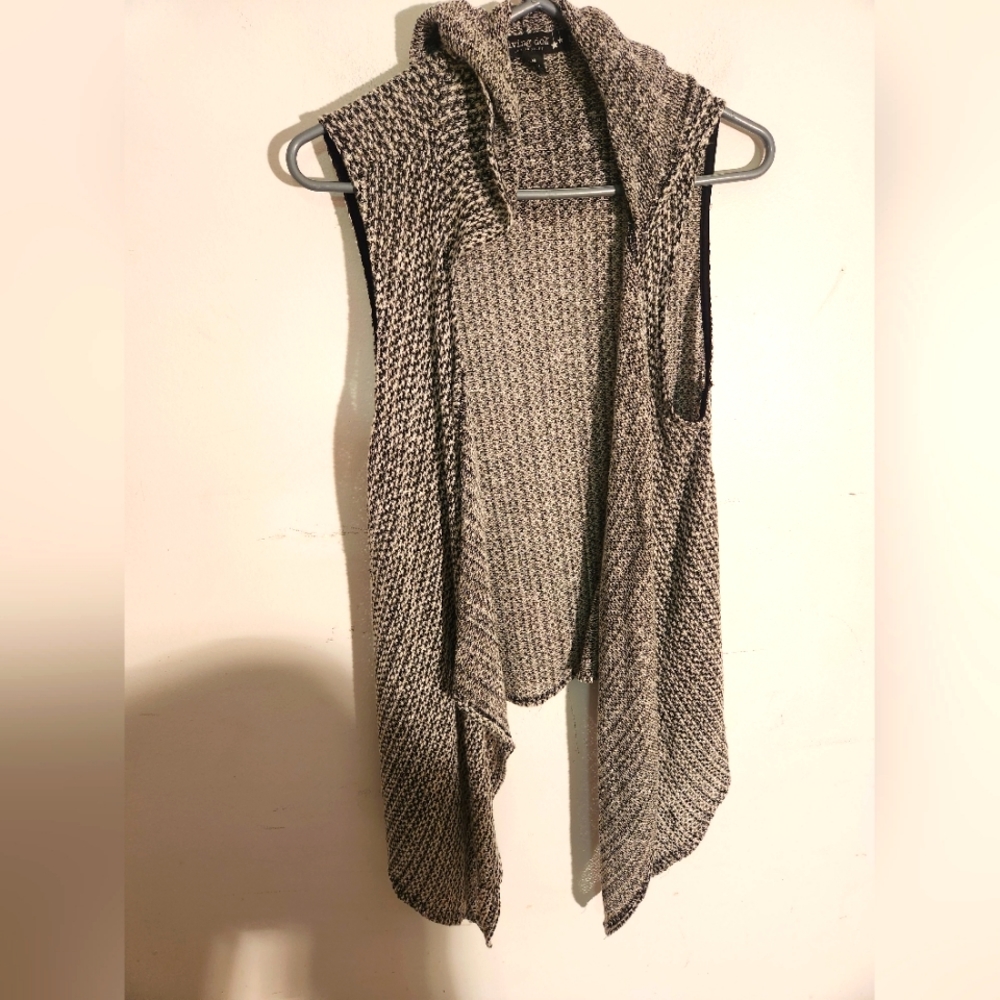 Living doll womens hooded shawl size medium